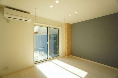 【洋室７．３帖】室内物干し付き