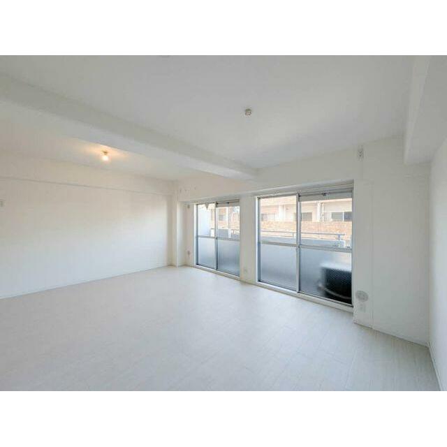 【ＬＤＫ】南向きワイド窓で明るい開放感、ホワイト基調の広々フロア