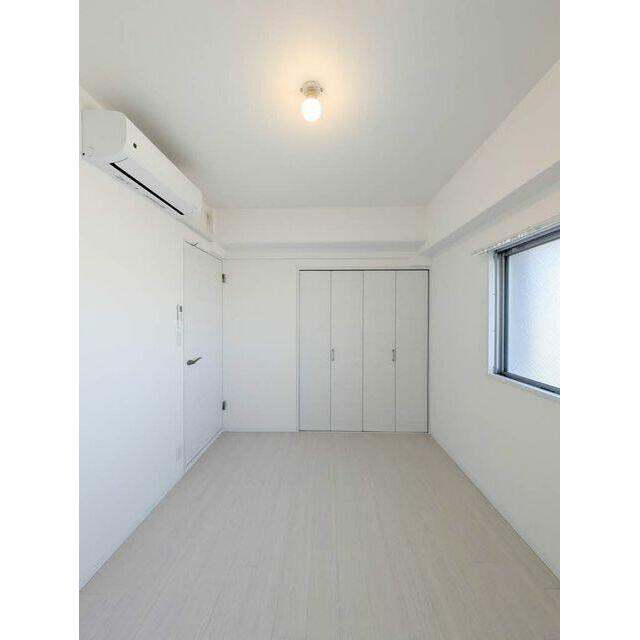 【洋室】エアコン・クローゼット付きの明るい洋室