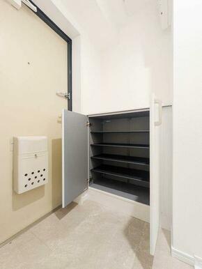 【玄関】シューズボックスで玄関スッキリ収納