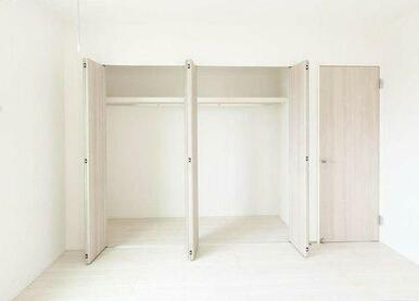 大容量の土間収納を設置。靴やベビーカー、趣味の道具の保管にも便利です♪※施工事例