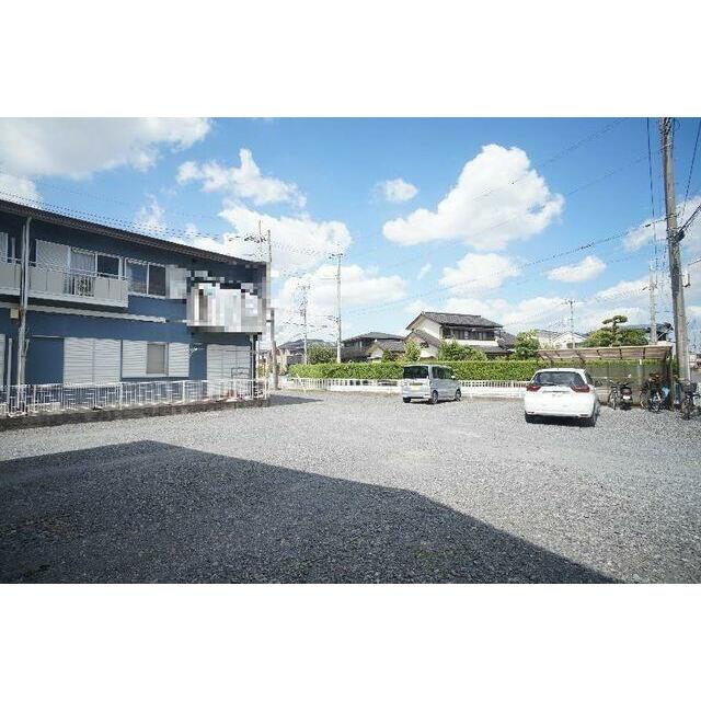 敷地内駐車場、屋根付き駐輪場、専用ゴミボックス有り