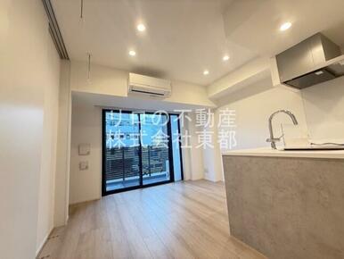 自由に家具を配置できる広々としたリビングです♪