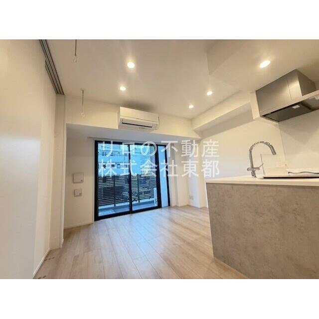 自由に家具を配置できる広々としたリビングです♪