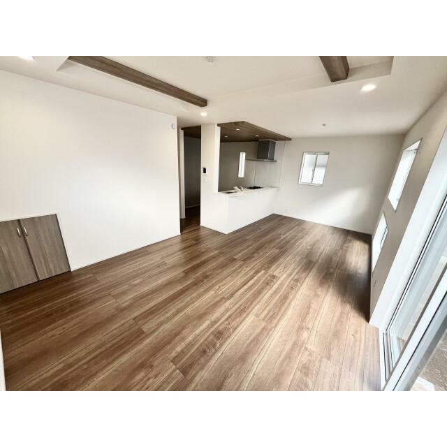 【1号棟】陽光差し込むリビングは自然と家族が集います