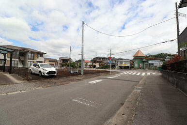 前面道路含む現地（造成後）