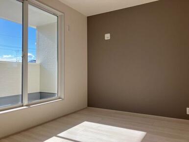 アクセントをつけた壁紙で「センスのいい洋室」を目指そう（1号棟）