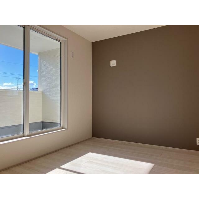 アクセントをつけた壁紙で「センスのいい洋室」を目指そう（1号棟）