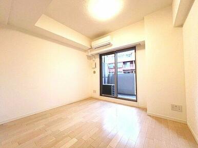 落ち着いた内装です