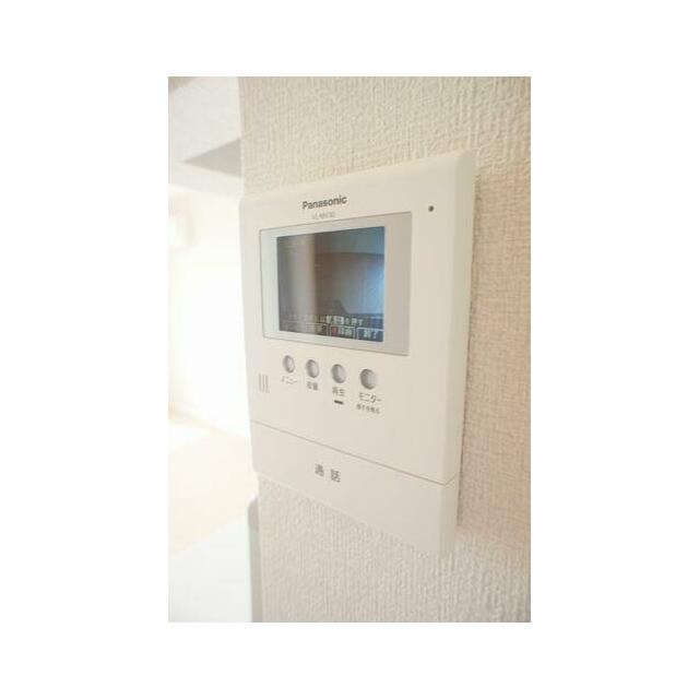 【ＴＶドアホン】お部屋にいながら来訪者の顔を見て話ができるモニター付きインターホンで防犯面も安心♪