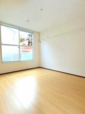 ゆったりした洋室です