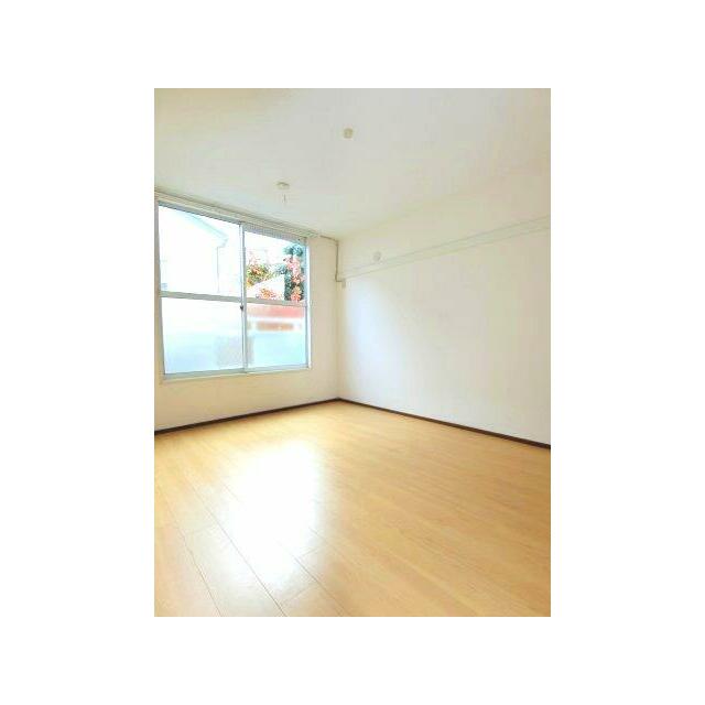 ゆったりした洋室です