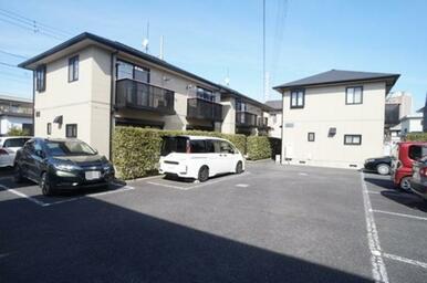 入居者専用駐車場有り。空状況は別途お問合せ願います