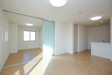 照明は設置済みです。