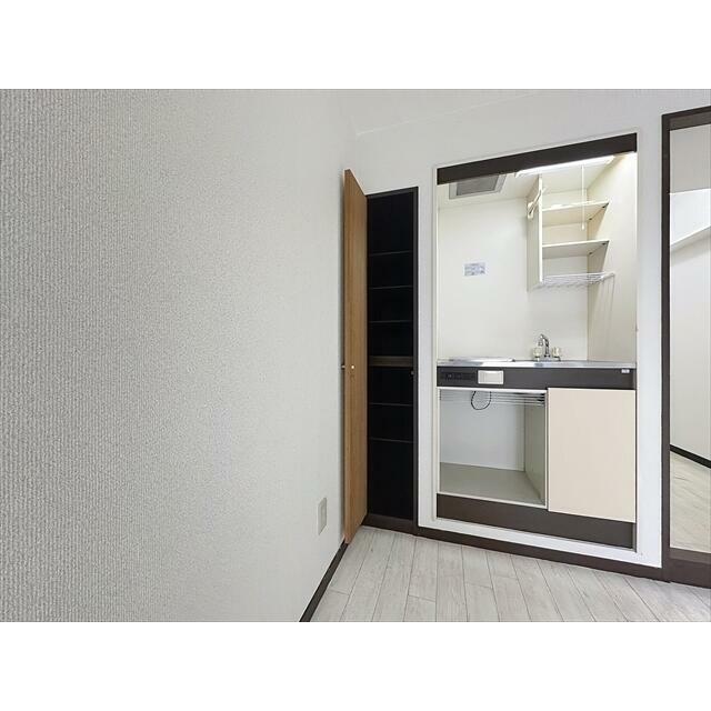 荷物はこちらに収納できます