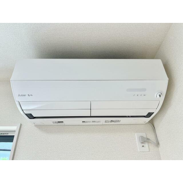 【設備紹介:LDKエアコン】こちらの物件はLDKのエアコンに限り最初から付く仕様になっております。省エネの
