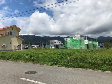 南面道路、日当たりも良好です。敷地広々、家庭菜園、大型車の駐車、作業場として用途も様々可能です。。