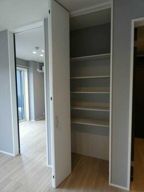 リビングに収納スペースがあります！