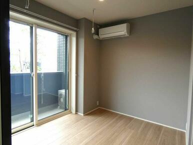 洋室には室内干し用ホスクリーン付きです！