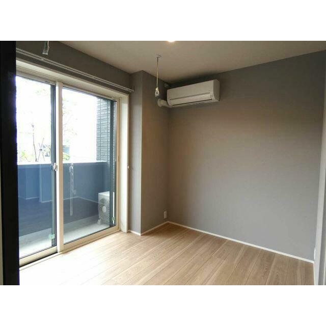 洋室には室内干し用ホスクリーン付きです！