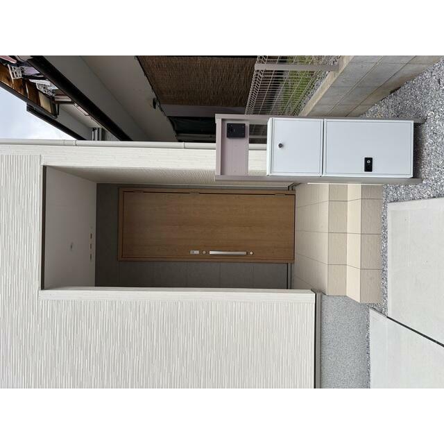 1号棟　玄関　ポスト 「いってきます」「お帰りなさい」の元気な声が聞こえてきそう