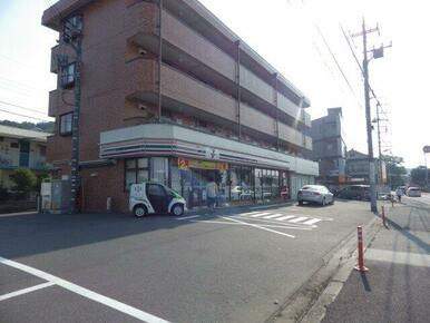 セブンイレブン日野三沢店