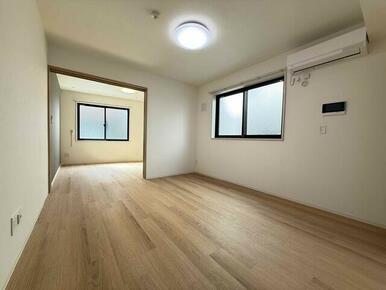 広いリビングでゆったりくつろげる憩いの空間♪