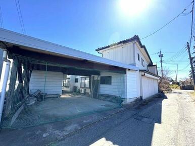 シャッターガレージもございます。