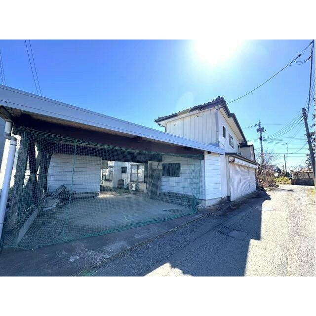 シャッターガレージもございます。