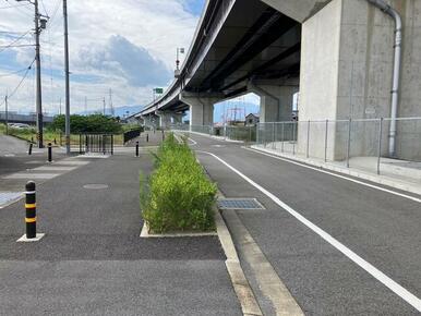 目の前道路