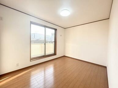 洋室６帖(中央)　バルコニー側