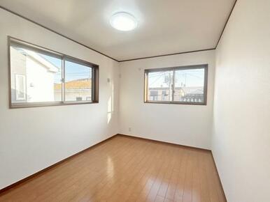 洋室６帖(東側)