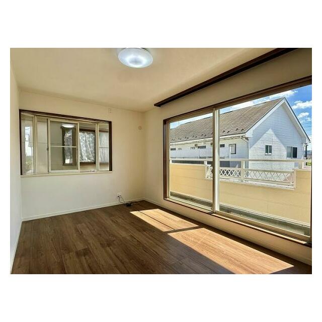 「２階洋室２」サッシが大きく採光良好