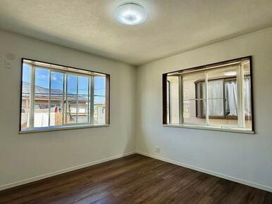 「洋室１」２面採光で通風良好