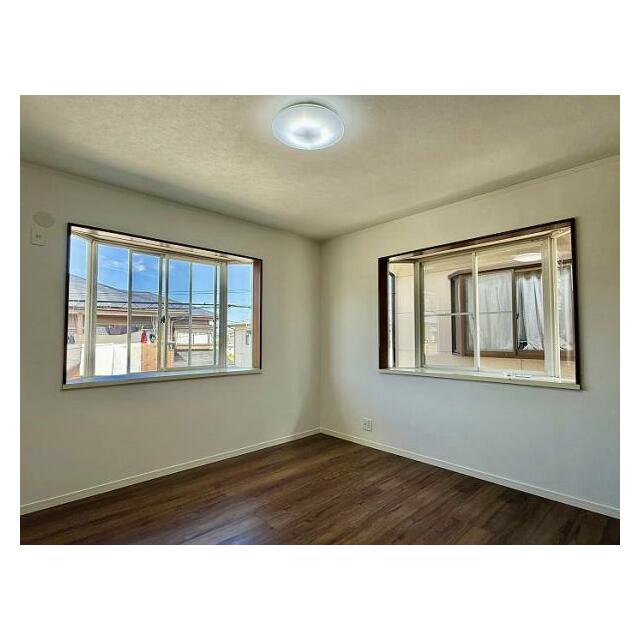 「洋室１」２面採光で通風良好