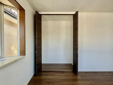 「２階洋室１」収納