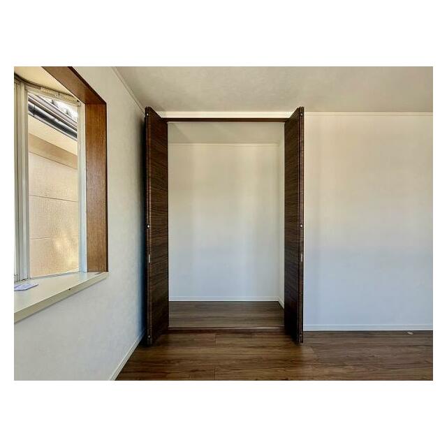 「２階洋室１」収納