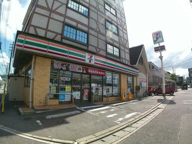 セブンイレブン福大片江店