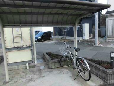 屋根付き駐輪場です。