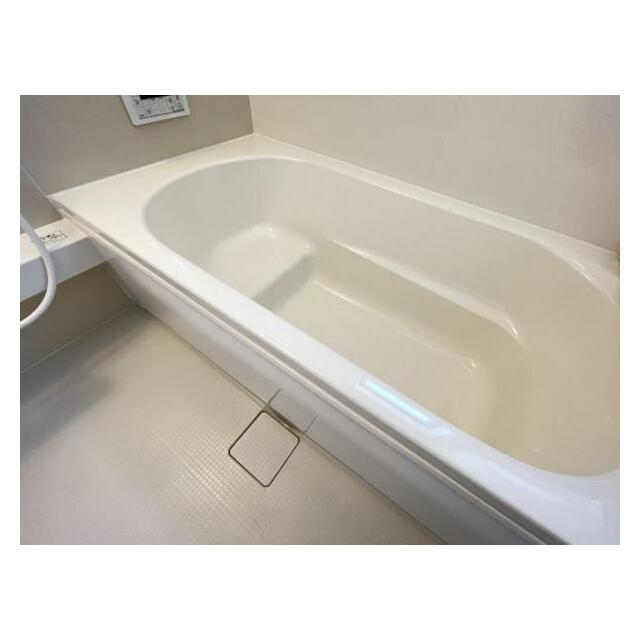 ゆったりと浸かれる1坪風呂を採用！1日の疲れを癒してくれる浴室は窓のある開放的な空間＾＾