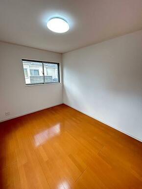 「洋室」2階西側洋室約6.5帖