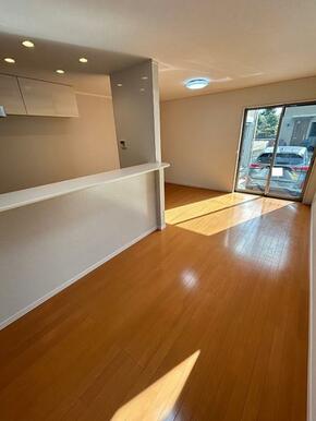 「LDK」対面キッチンのリビング