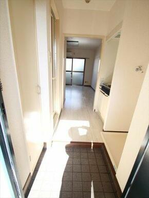 ※同建物ほかのお部屋の写真です。