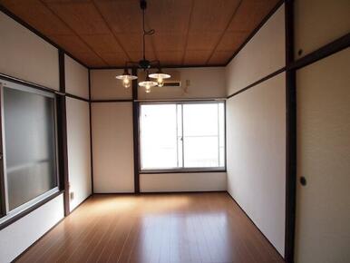 写真は別の部屋のものです。