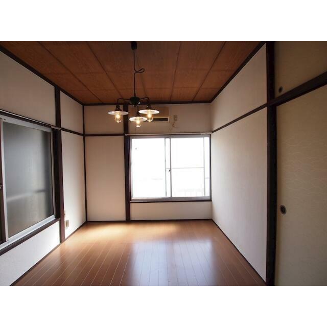 写真は別の部屋のものです。