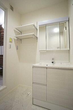 洗面化粧台がございます