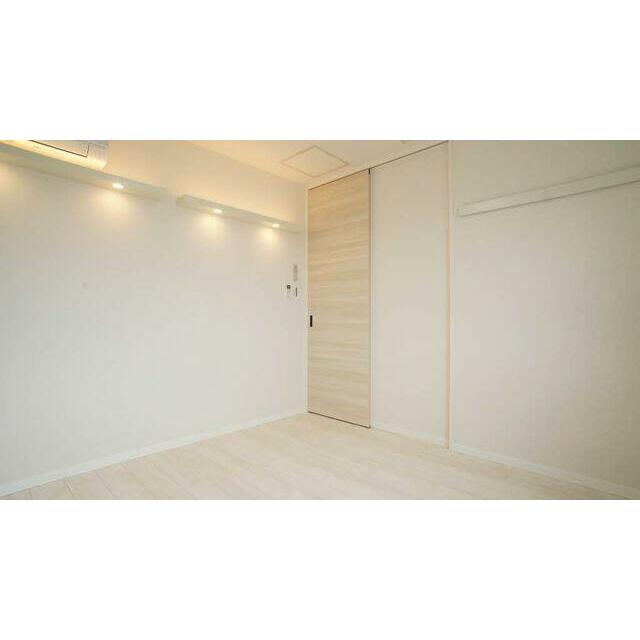 洋室はダウンライトを採用しております