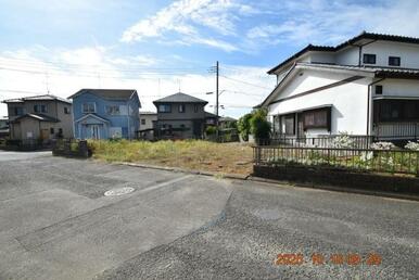 北東側道路から