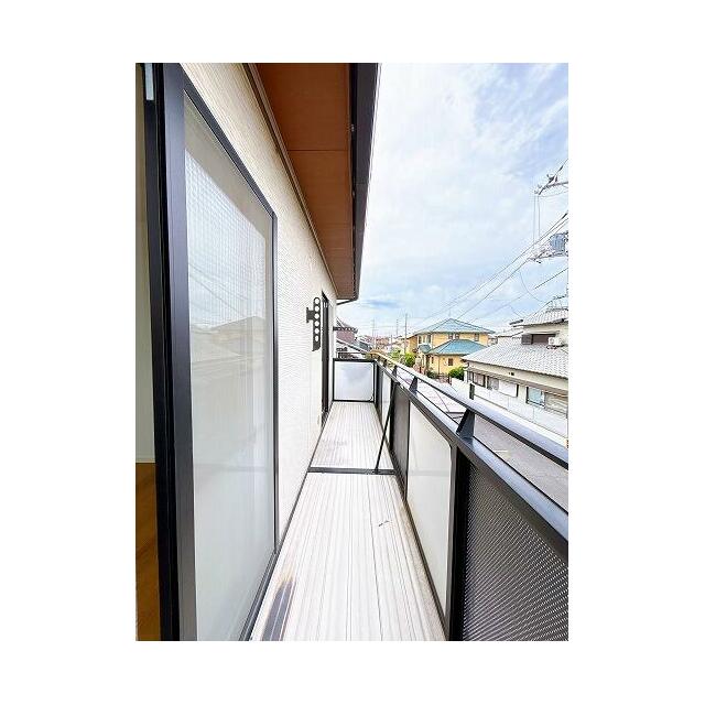 「バルコニー」ワイドバルコニーは洗濯物がたくさん干せるだけでなく使途多彩。