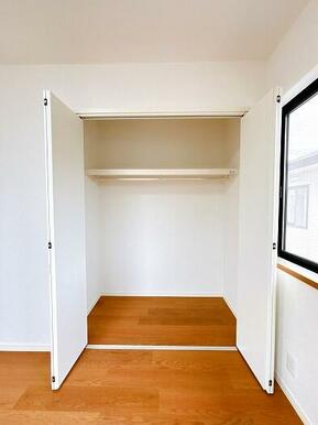 「収納」洋室全部屋にクローゼットがございます。
